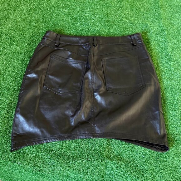 Forever 21 Women’s Mini Retro Bodycon Vegan Leather Lining Skirt in Black Size L - Picture 9 of 14